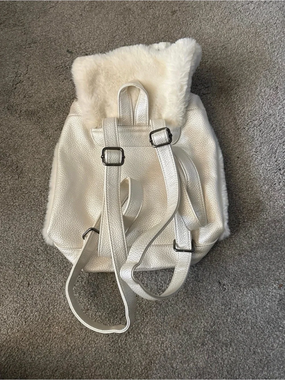 Plush Hedwig Backpack - Cream Faux Fur - Picture 2 of 4